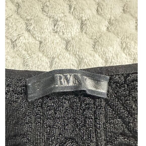 RVN Cropped Tank Top Women's XS Black Textured Scoop Neck‎ Wide Strap - Picture 4 of 5
